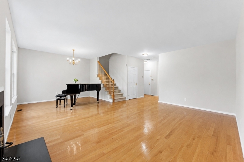 33 Gordon Circle Property Photo 8