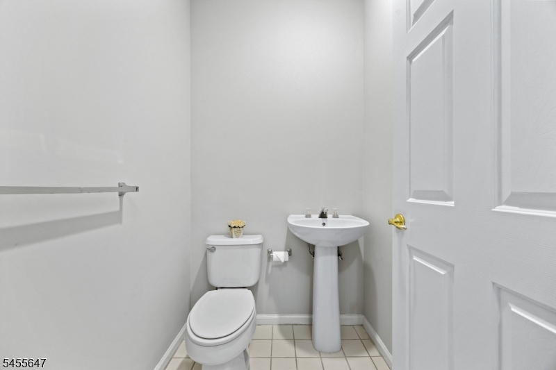 33 Gordon Circle Property Photo 10