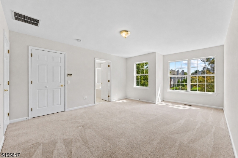 33 Gordon Circle Property Photo 12