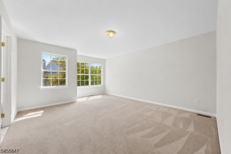 33 Gordon Circle Property Photo 13