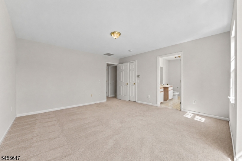 33 Gordon Circle Property Photo 14