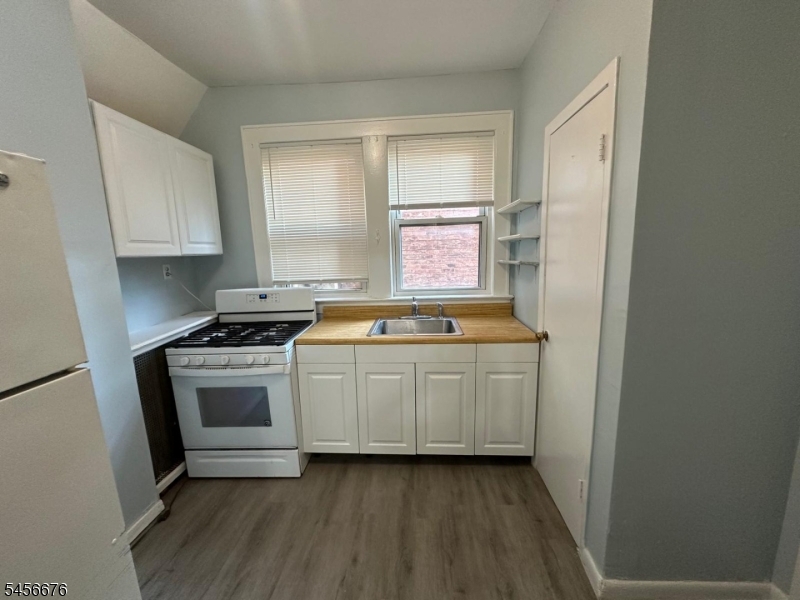 412 Broad St 1r 1r Property Photo 8