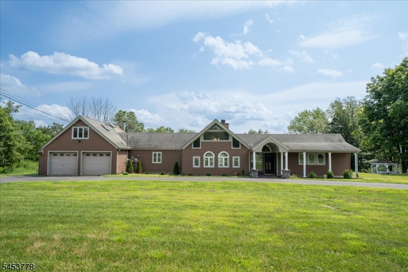 11 Summit Dr Property Photo 1