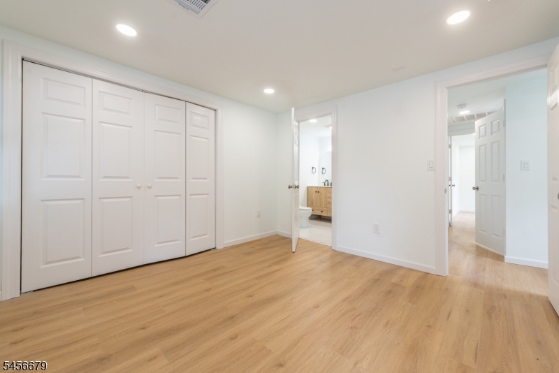 549 Beach St Property Photo 7