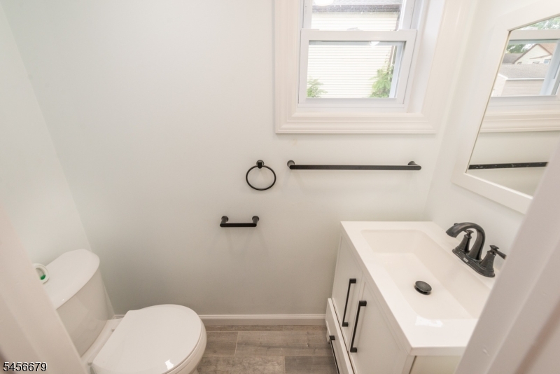 549 Beach St Property Photo 12