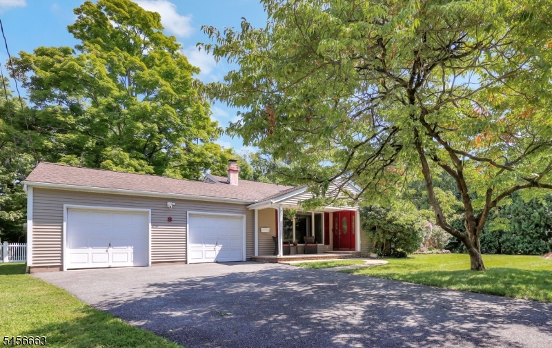 8 Libby Ave Property Photo 2