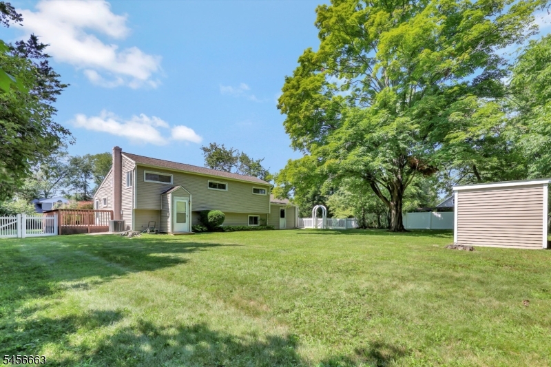 8 Libby Ave Property Photo 3