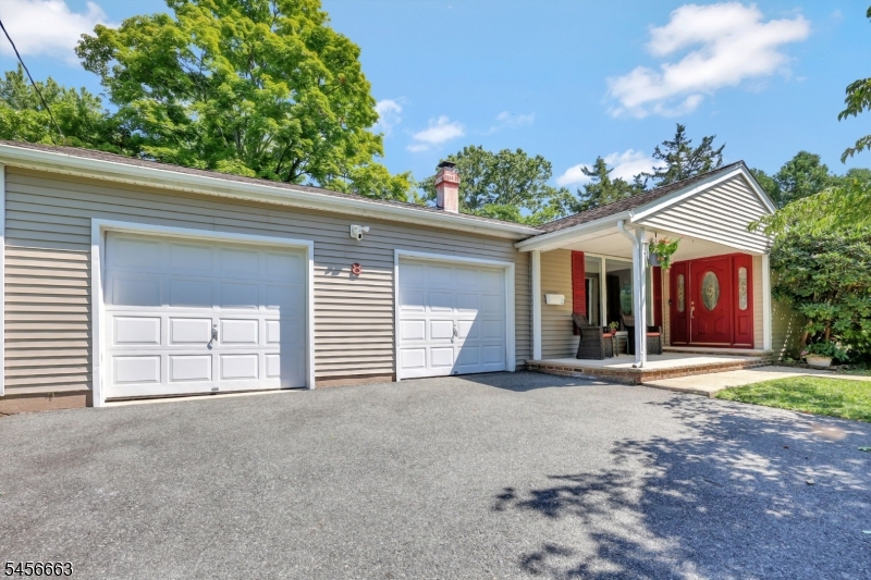 8 Libby Ave Property Photo 6