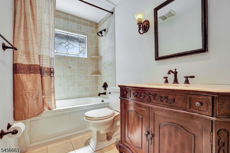 8 Libby Ave Property Photo 13