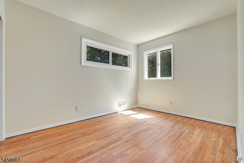 8 Libby Ave Property Photo 15