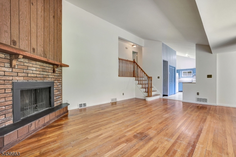 8 Libby Ave Property Photo 16
