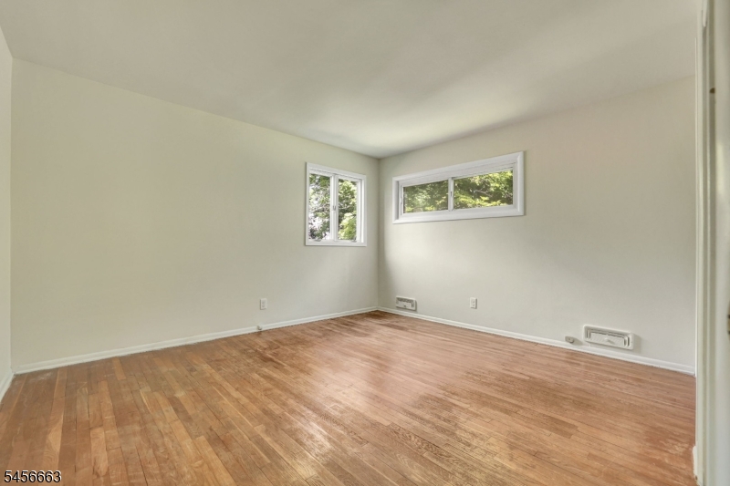 8 Libby Ave Property Photo 22