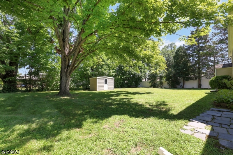 8 Libby Ave Property Photo 25