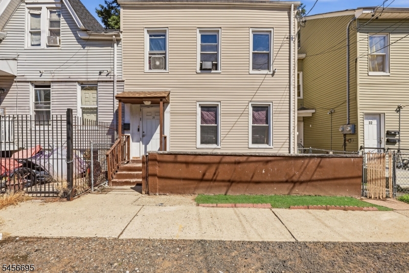 34 Hillman St Property Photo 1