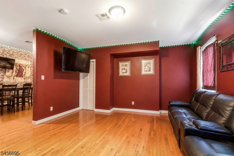 34 Hillman St Property Photo 2