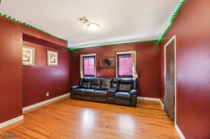 34 Hillman St Property Photo 3