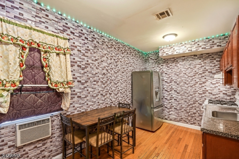 34 Hillman St Property Photo 6