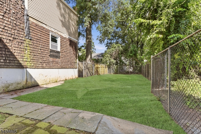 34 Hillman St Property Photo 13
