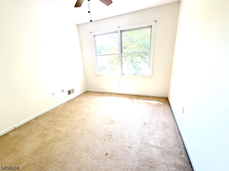 33 Mcguire Dr Property Photo 16
