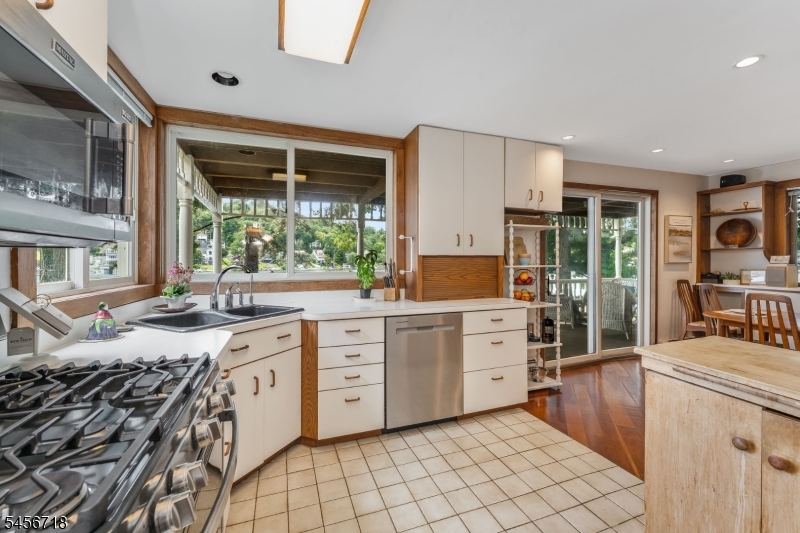 90 Ithanell Rd Property Photo 16