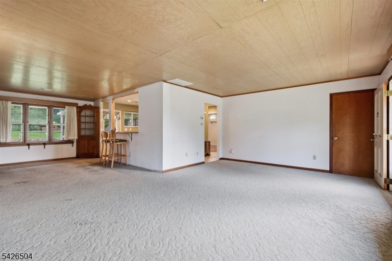 7 Essex Rd Property Photo 6