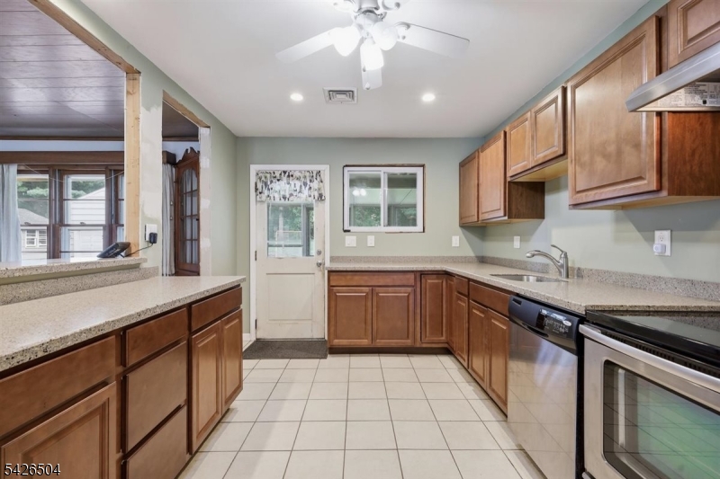 7 Essex Rd Property Photo 12