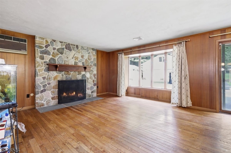 7 Essex Rd Property Photo 15