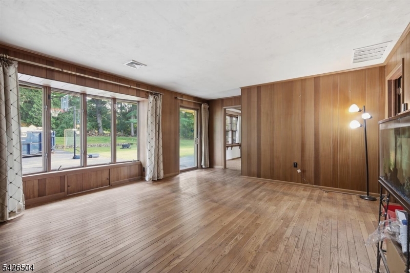 7 Essex Rd Property Photo 17