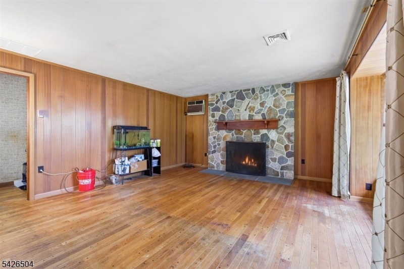 7 Essex Rd Property Photo 19