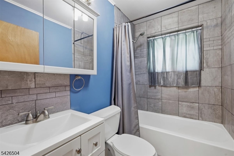 7 Essex Rd Property Photo 24
