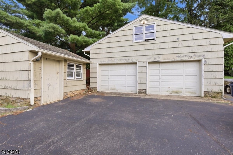 7 Essex Rd Property Photo 35