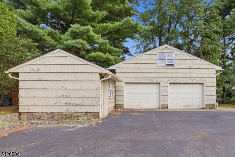 7 Essex Rd Property Photo 36