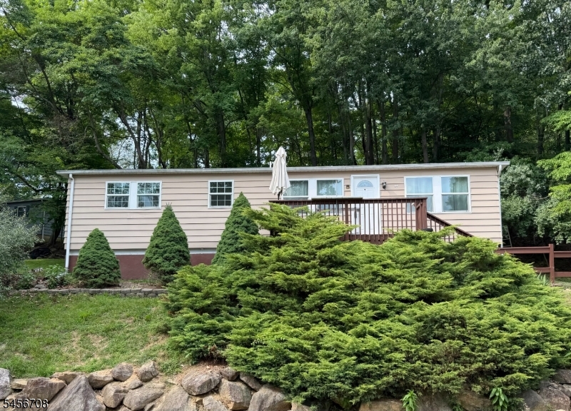 54 Northwood Dr Property Photo 1