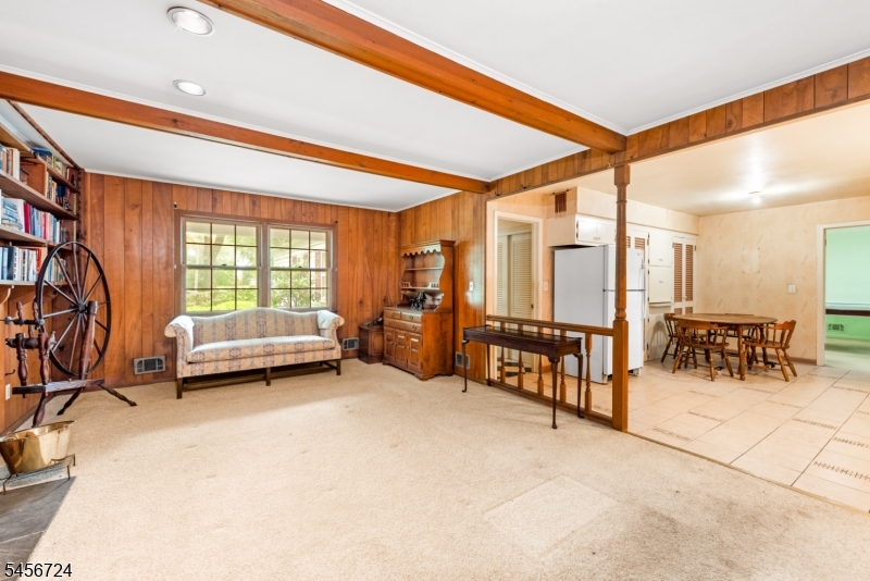 7 Fox Chase Ln Property Photo 5
