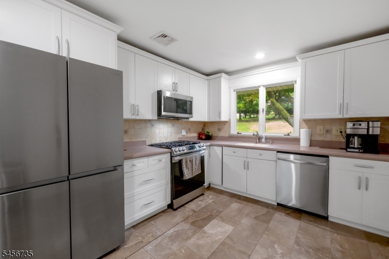 25 Windsor Ct Property Photo 17
