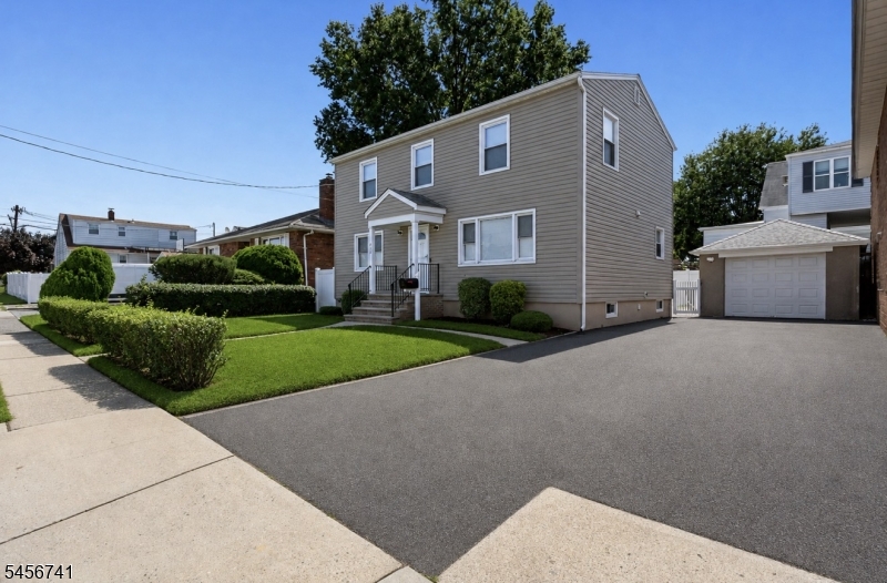 418 President St Property Photo 2