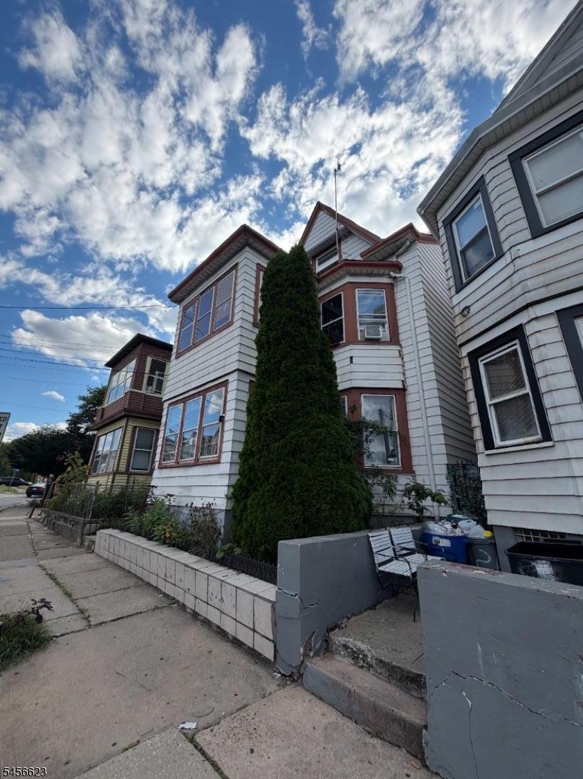 1028 Madison Ave Property Photo 1