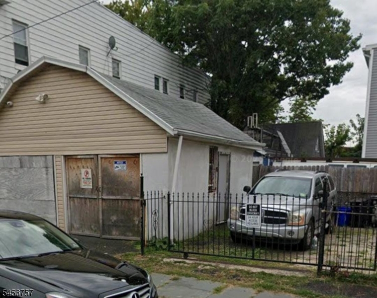232 Eastern Pkwy Property Photo 2