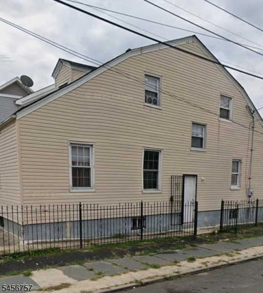 232 Eastern Pkwy Property Photo 3