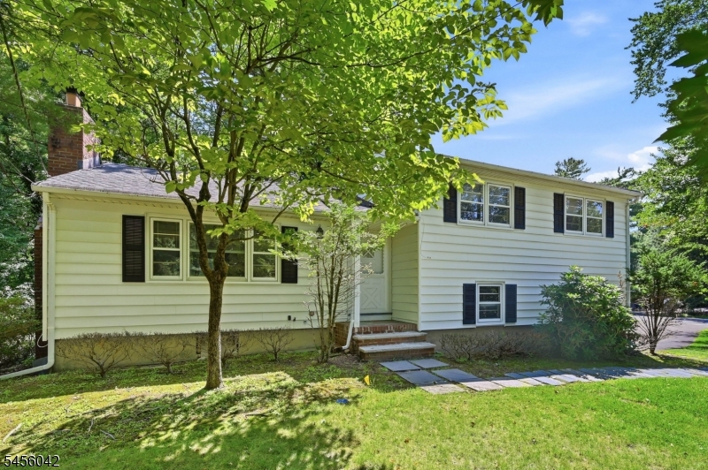 472 Cedar Hill Ave Property Photo 2