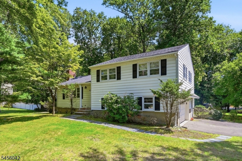 472 Cedar Hill Ave Property Photo 3