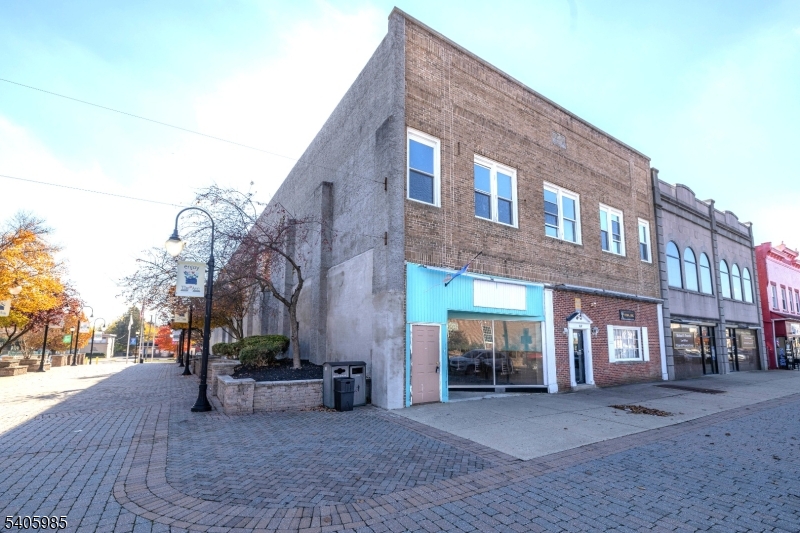 729 E Landis Ave Property Photo 1