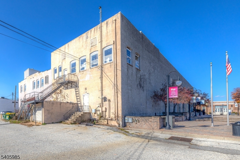 729 E Landis Ave Property Photo 3