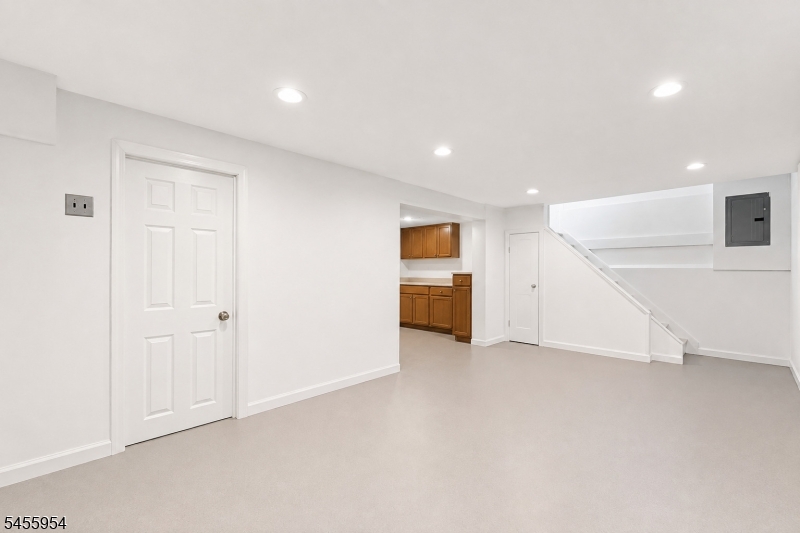 683 Mill St Property Photo 4