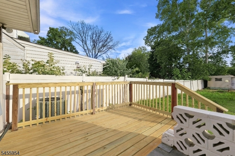 683 Mill St Property Photo 9