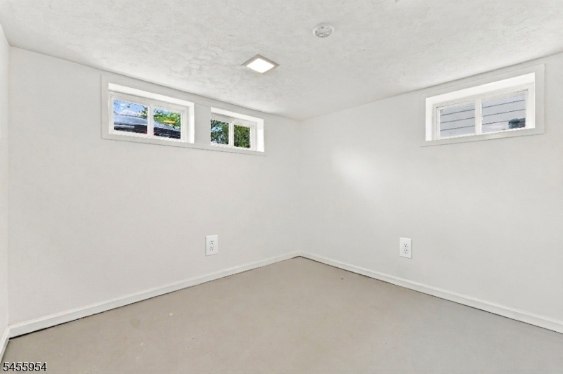 683 Mill St Property Photo 15
