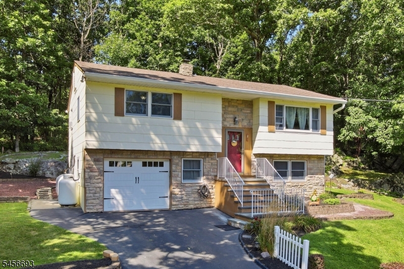 25 Elm Tree Rd Property Photo 1