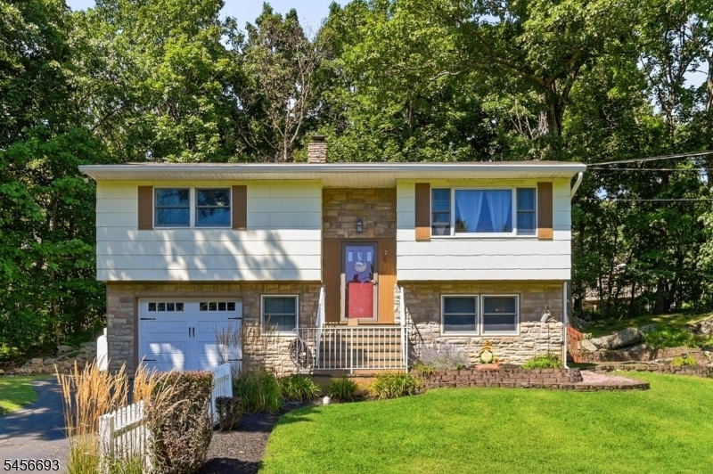 25 Elm Tree Rd Property Photo 2