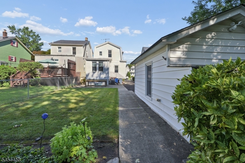 11 Concord Ave Property Photo 4