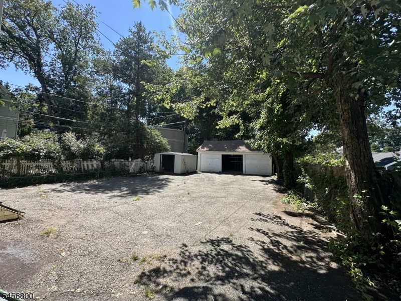 84 Arnold Ter Property Photo 3